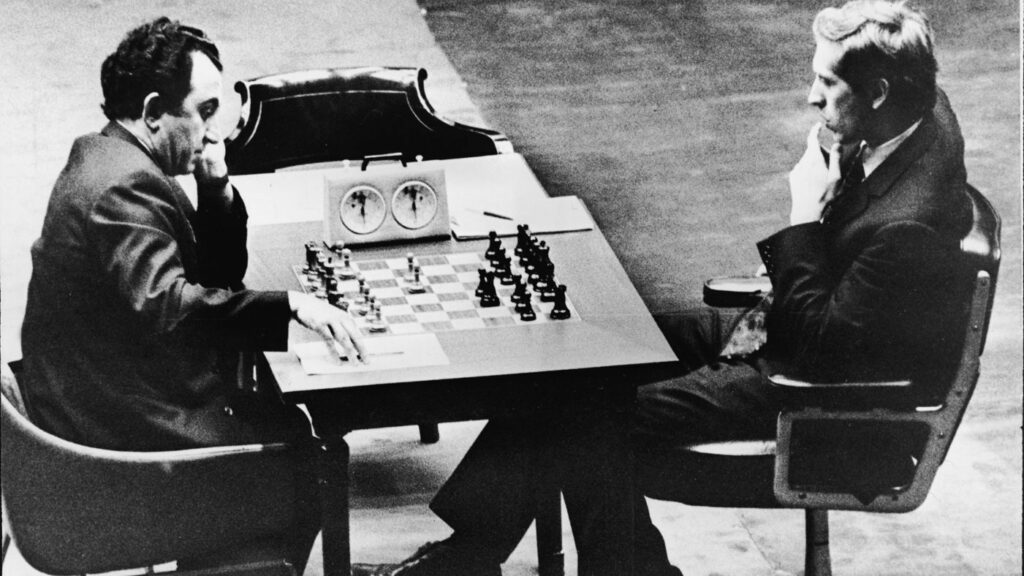 3 de abril de 1975: o dia em que Bobby Fischer ficou sem o seu título  mundial de xadrez. Por se recusar a defendê-lo